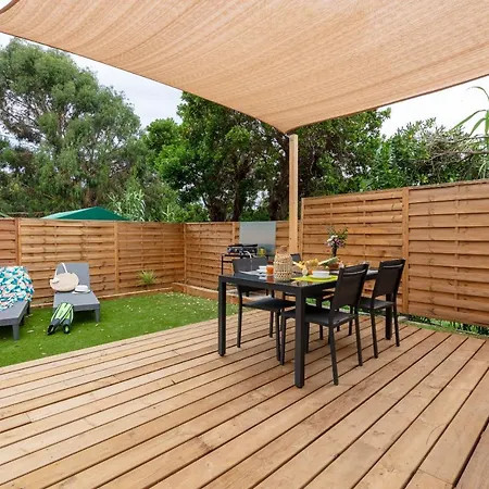 Holiday home Le Palmier, Mobil-home Sans Vis-a-vis Idealement Situe Entre Et Vignes Hyeres