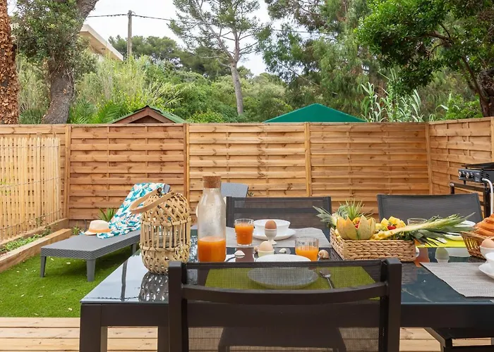 Holiday home Le Palmier, Mobil-home Sans Vis-a-vis Idealement Situe Entre Et Vignes Hyeres